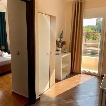 Eva στην περιοχή Erétria