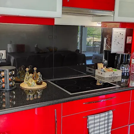 Eva στην περιοχή Erétria