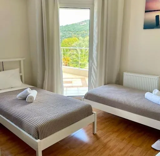 Eva στην περιοχή * Eretria (Evia)