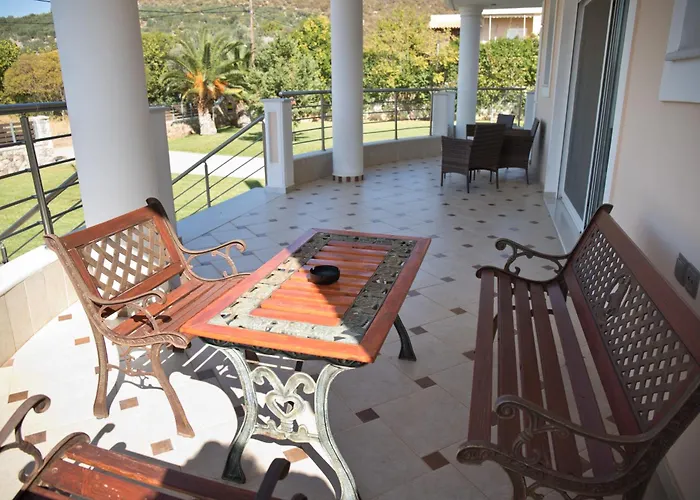 Eva στην περιοχή * Eretria (Evia)